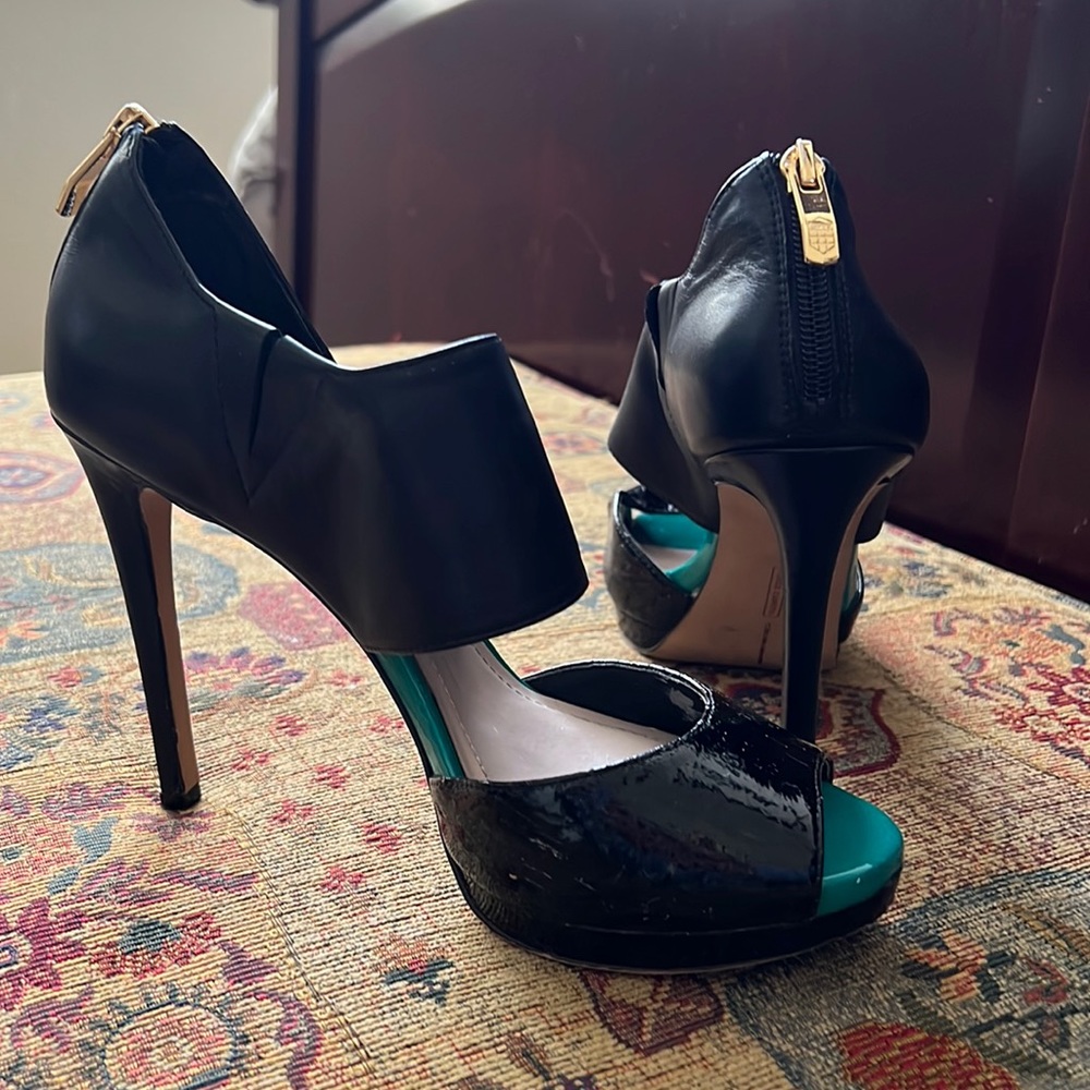 Vince Camuto Black & Turquoise with Patten & Matte Leather heels